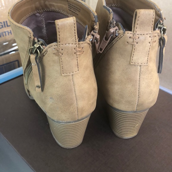 Express booties size 8 - Picture 3 of 5